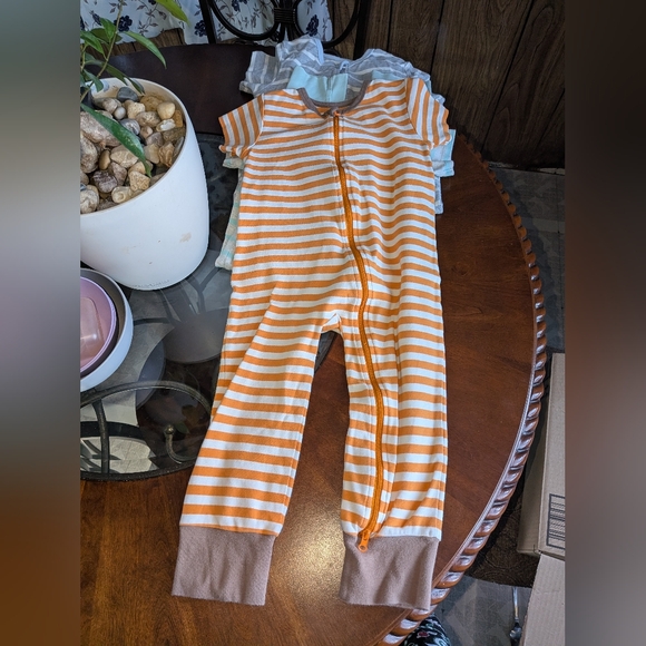 6 Rompers - Picture 6 of 8